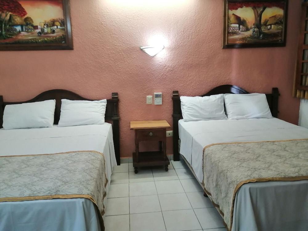 Hotel Santa Lucia Mérida Kültér fotó